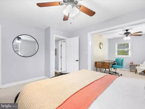 Bedroom - 915 Hillside Ave, Edgewater, MD 21037 photo 3 of 7