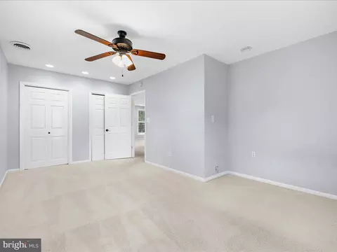 Bedroom - 915 Hillside Ave, Edgewater, MD 21037 photo 5 of 7