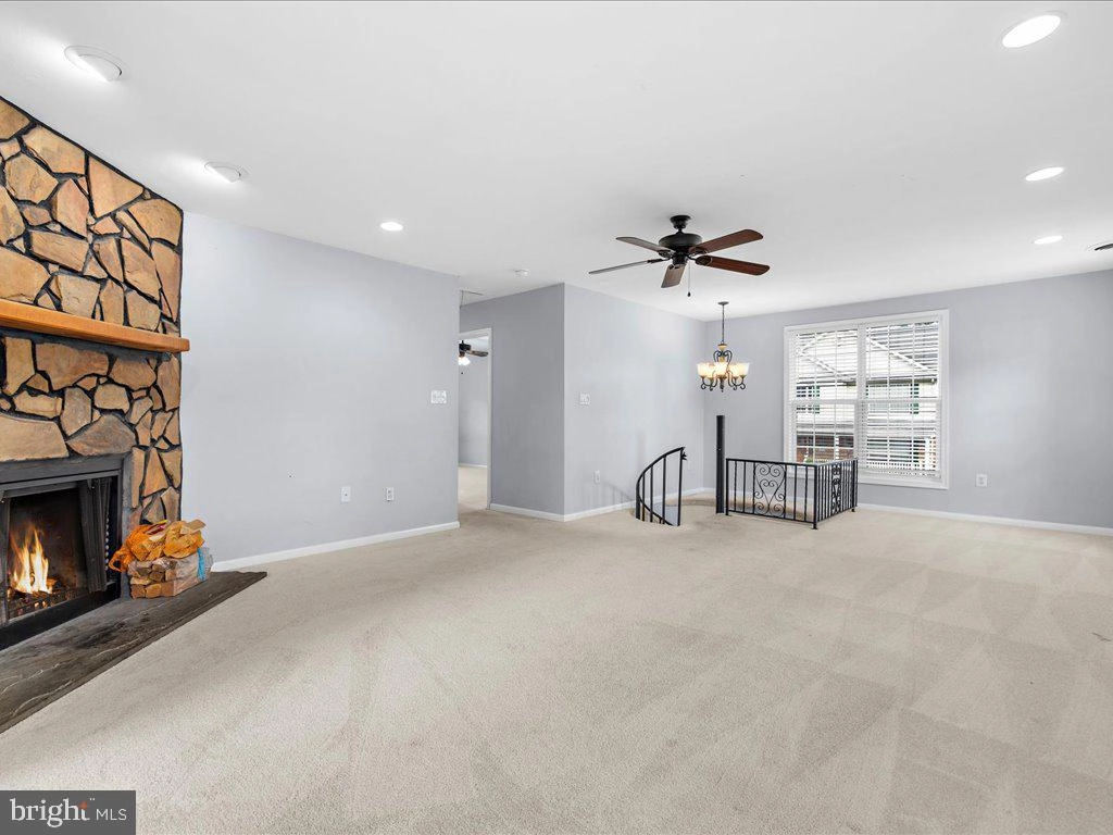 Living - 915 Hillside Ave, Edgewater, MD 21037 photo 3 of 4