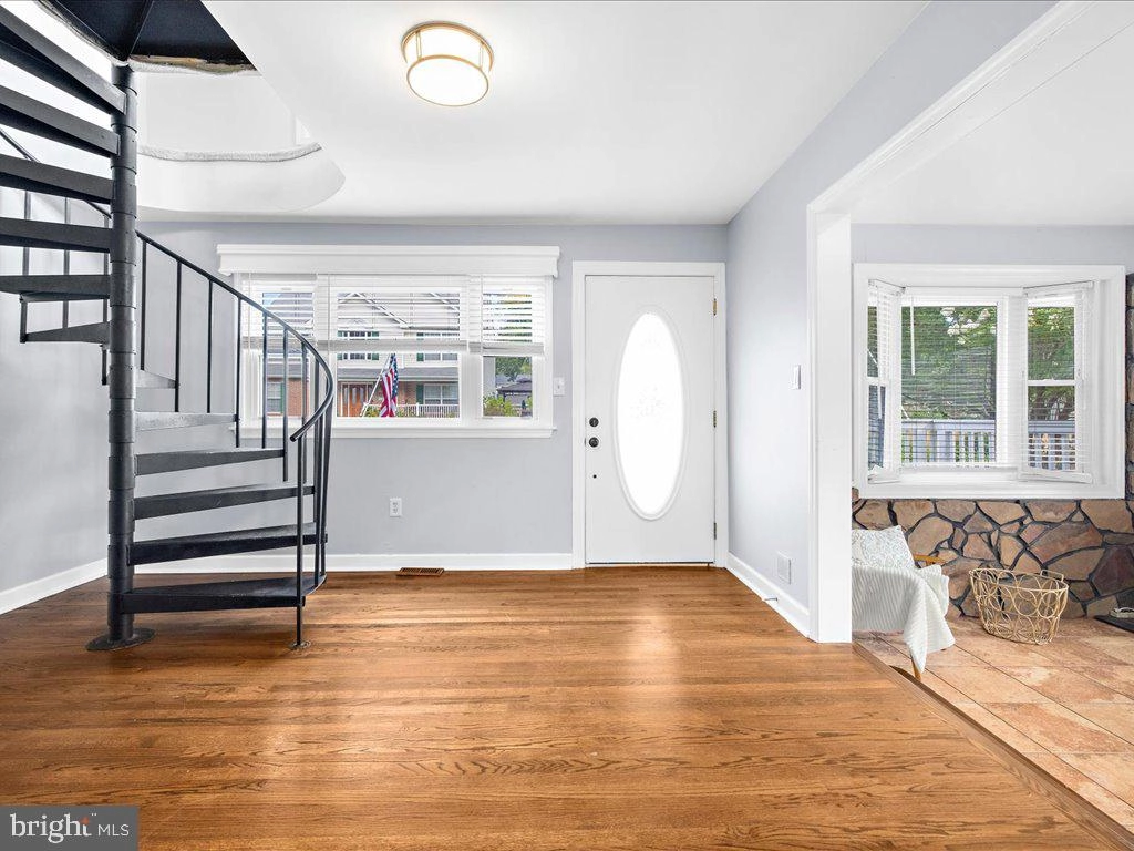 Entry Way - 915 Hillside Ave, Edgewater, MD 21037 photo 3 of 3