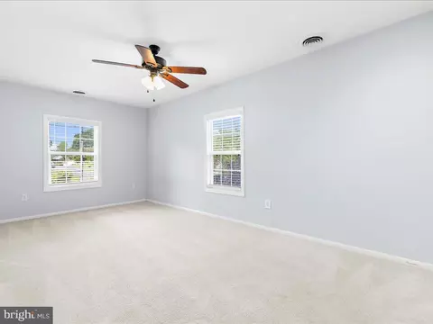 Bedroom - 915 Hillside Ave, Edgewater, MD 21037 photo 4 of 7