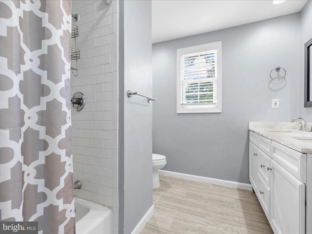 Bath - 915 Hillside Ave, Edgewater, MD 21037 photo 4 of 5