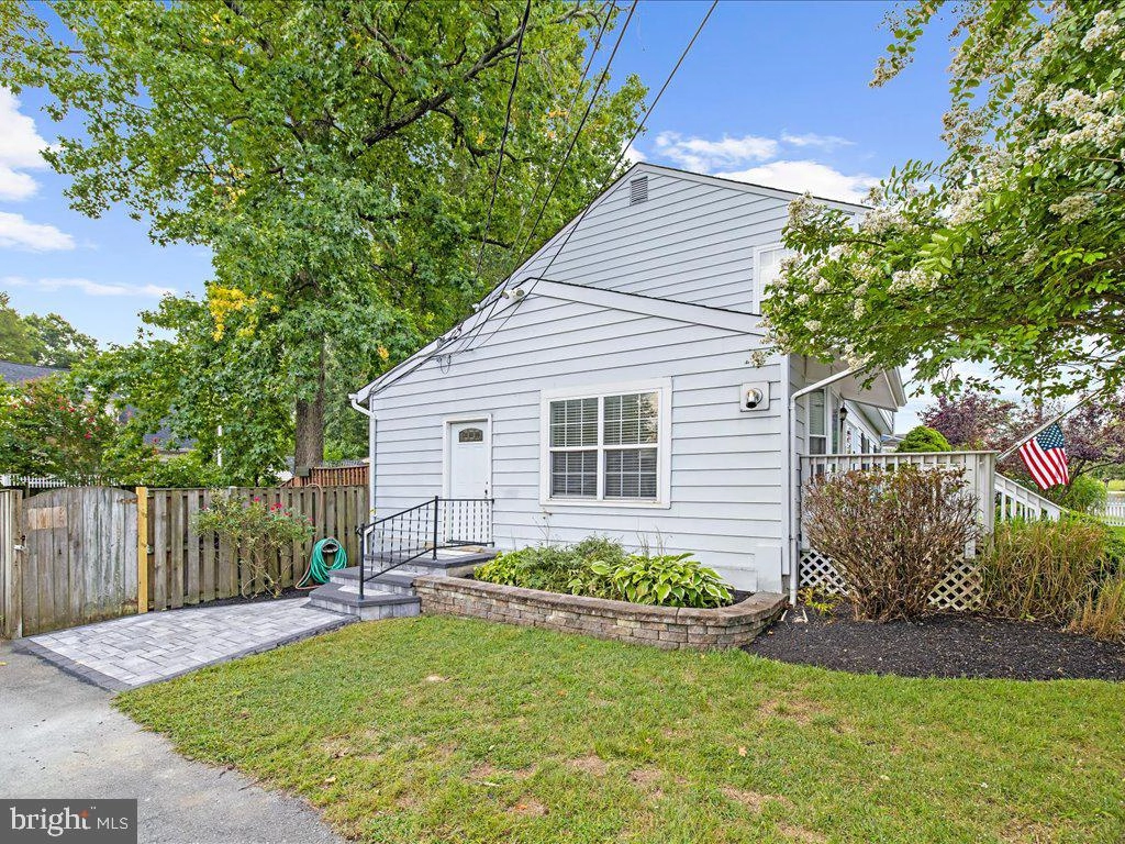 Exterior - 915 Hillside Ave, Edgewater, MD 21037 photo 4 of 11
