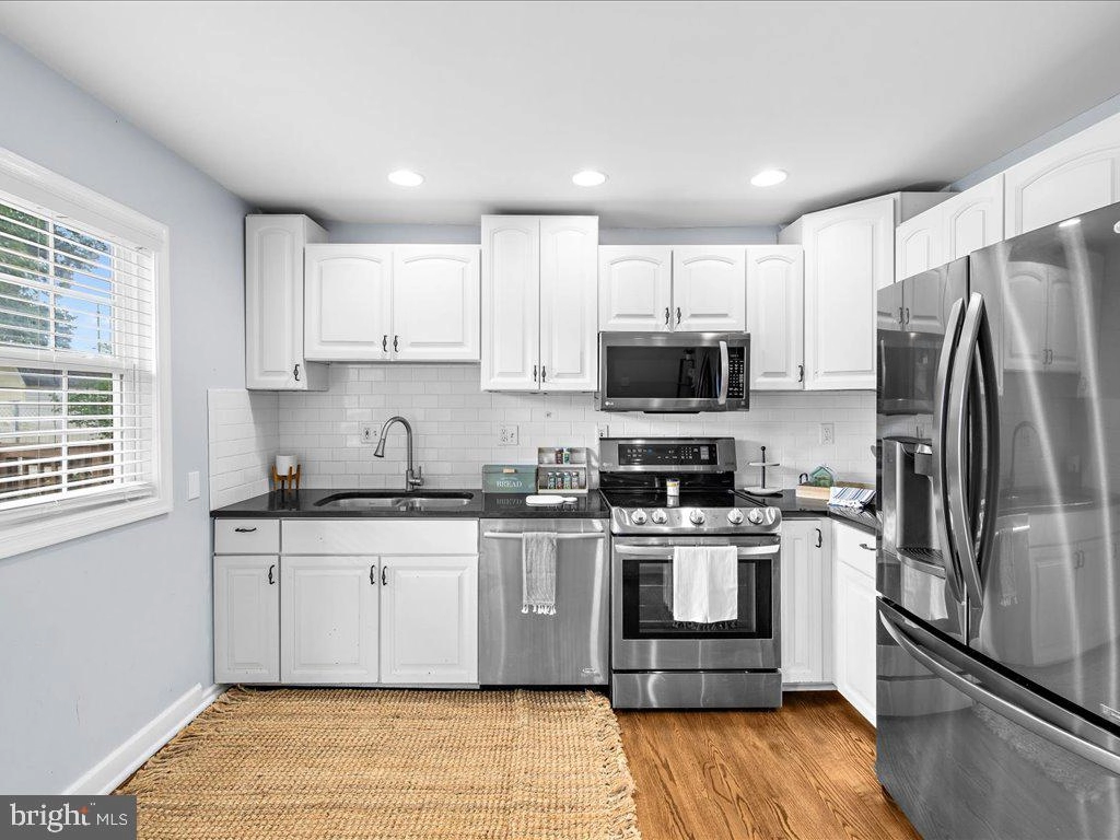 Kitchen - 915 Hillside Ave, Edgewater, MD 21037 photo 2 of 4