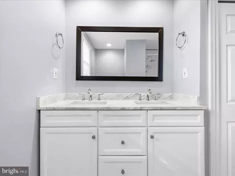 Bath - 915 Hillside Ave, Edgewater, MD 21037 photo 5 of 5