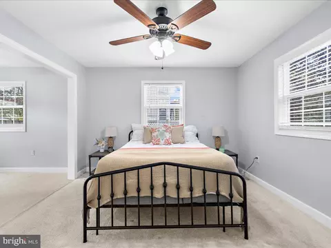 Bedroom - 915 Hillside Ave, Edgewater, MD 21037 photo 2 of 7