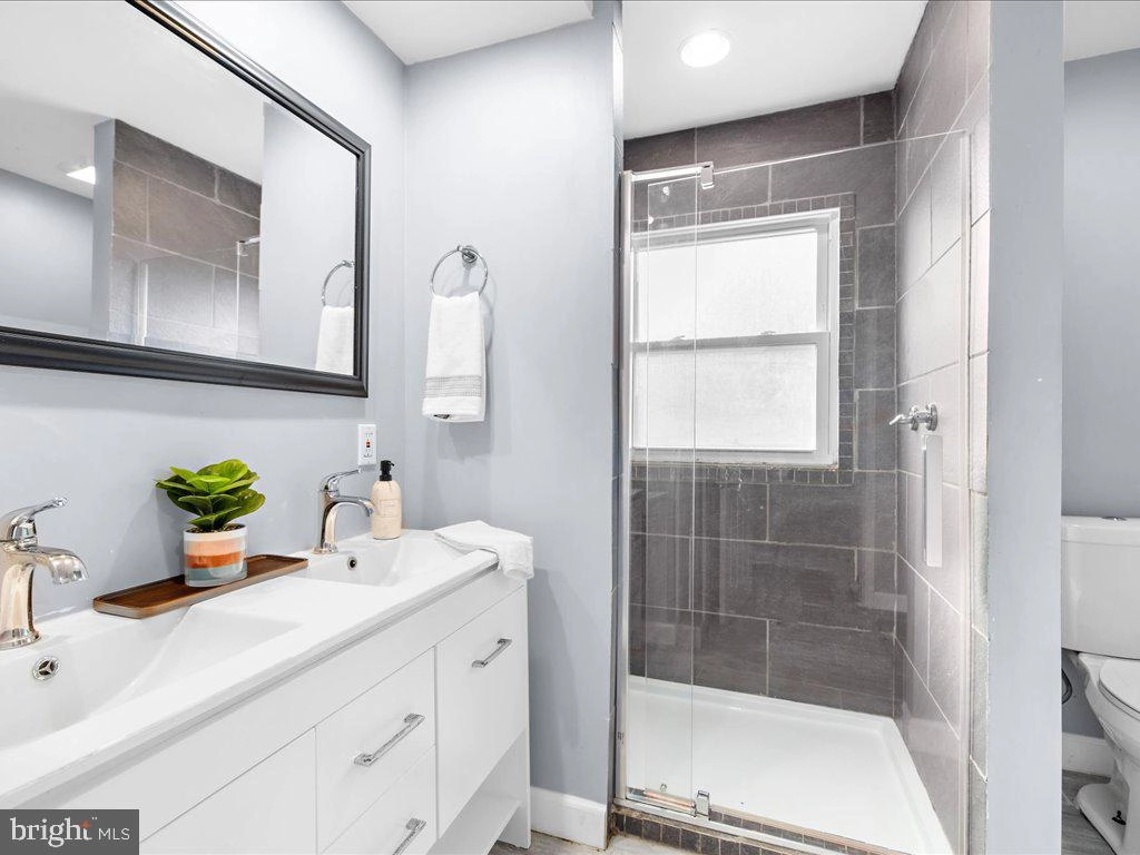 Bath - 915 Hillside Ave, Edgewater, MD 21037 photo 3 of 5