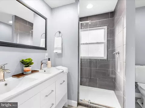 Bath - 915 Hillside Ave, Edgewater, MD 21037 photo 3 of 5