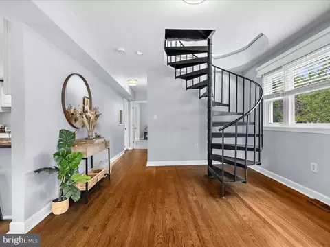 Entry Way - 915 Hillside Ave, Edgewater, MD 21037 photo 2 of 3