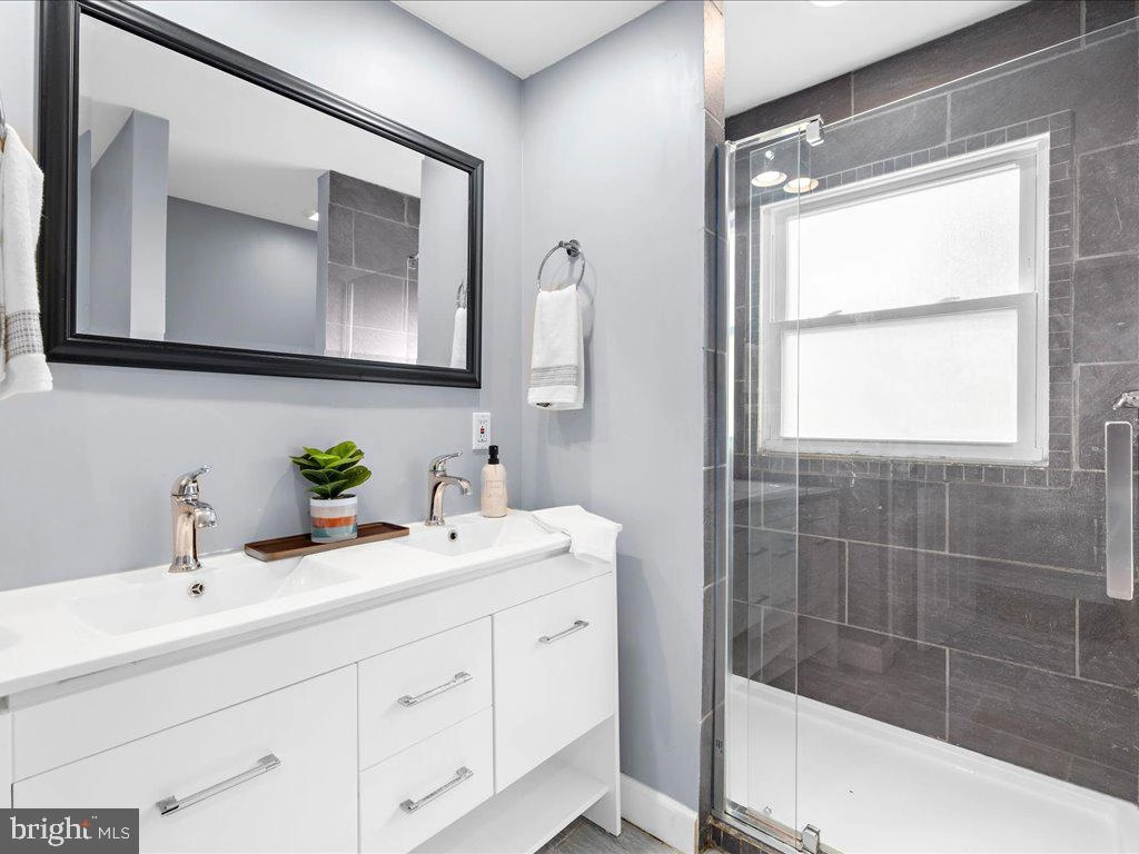 Bath - 915 Hillside Ave, Edgewater, MD 21037 photo 2 of 5