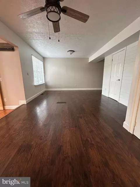 Living - 7805 Mallow Ct, Pasadena, MD 21122 photo 4 of 5