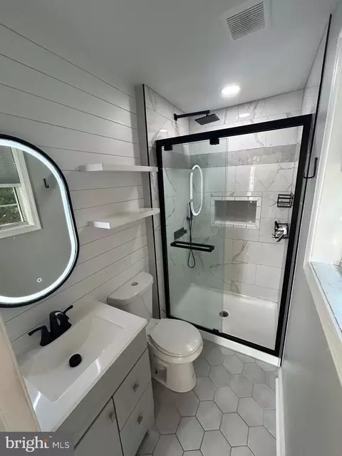 Bath - 7805 Mallow Ct, Pasadena, MD 21122 photo 3 of 4