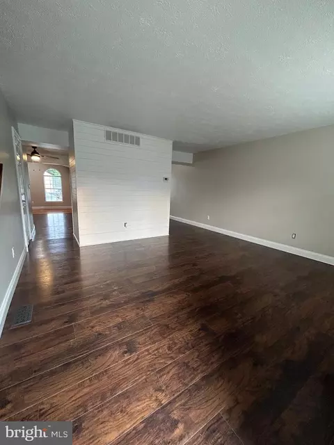 Living - 7805 Mallow Ct, Pasadena, MD 21122 photo 2 of 5