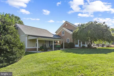 Exterior - 5622 Greenock Rd, Lothian, MD 20711 photo 12 of 18