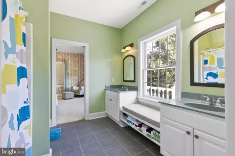 Bath - 5622 Greenock Rd, Lothian, MD 20711 photo 3 of 4