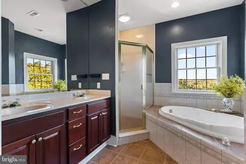 Bath - 5622 Greenock Rd, Lothian, MD 20711 photo 2 of 4