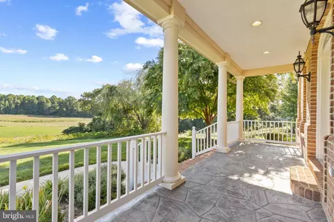 Exterior - 5622 Greenock Rd, Lothian, MD 20711 photo 7 of 18