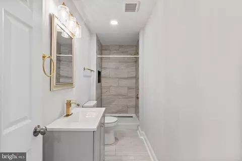 Bath - 770 204th St, Pasadena, MD 21122 photo 2 of 3