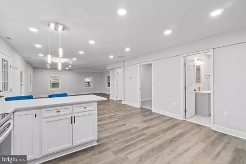Entry Way - 770 204th St, Pasadena, MD 21122 photo 3 of 3