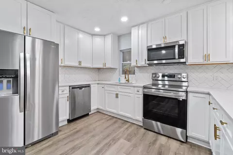 Kitchen - 770 204th St, Pasadena, MD 21122 photo 1 of 2
