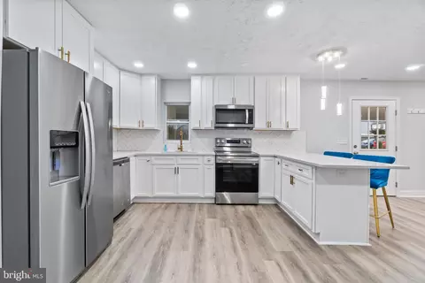 Kitchen - 770 204th St, Pasadena, MD 21122 photo 2 of 2