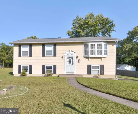 103 Disney Ave, Pasadena, MD 21122