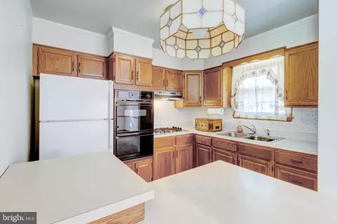 Kitchen - 103 Disney Ave, Pasadena, MD 21122 photo 2 of 2