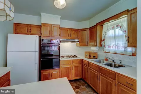 Kitchen - 103 Disney Ave, Pasadena, MD 21122 photo 1 of 2