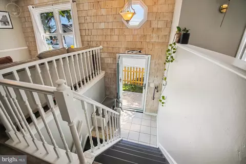 Entry Way - 335 Bar Harbor Rd, Pasadena, MD 21122 photo 2 of 4