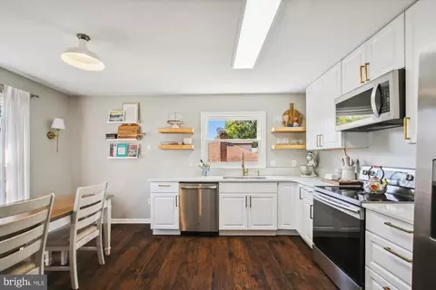 Kitchen - 335 Bar Harbor Rd, Pasadena, MD 21122 photo 1 of 3