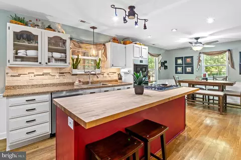 Kitchen - 3564 Edgemont St, Edgewater, MD 21037 photo 1 of 6