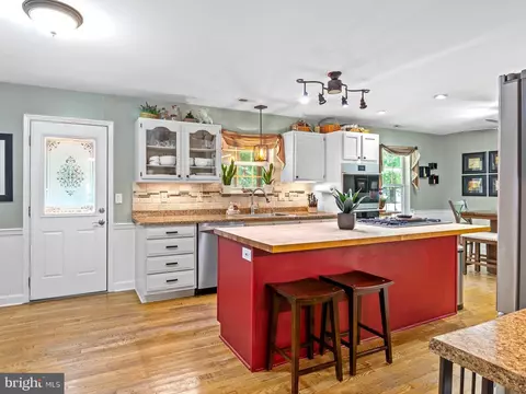 Kitchen - 3564 Edgemont St, Edgewater, MD 21037 photo 2 of 6