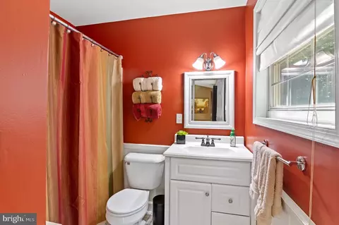 Bath - 3564 Edgemont St, Edgewater, MD 21037 photo 5 of 6