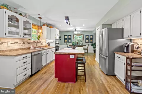 Kitchen - 3564 Edgemont St, Edgewater, MD 21037 photo 6 of 6