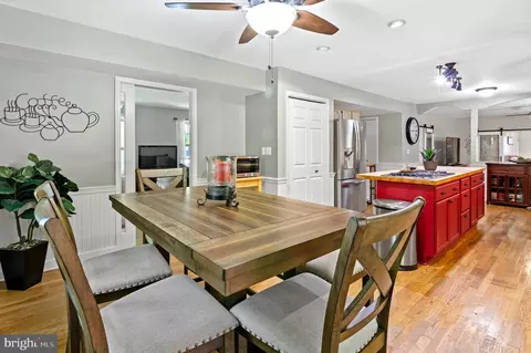 Dining - 3564 Edgemont St, Edgewater, MD 21037 photo 1 of 3