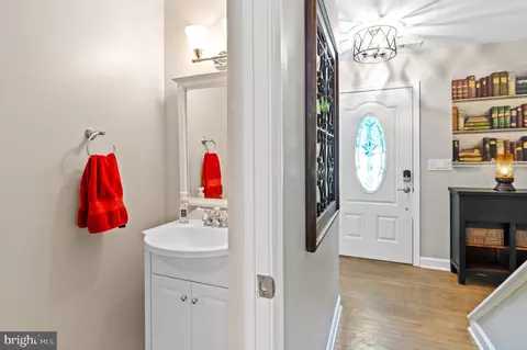 Entry Way - 3564 Edgemont St, Edgewater, MD 21037 photo 3 of 5