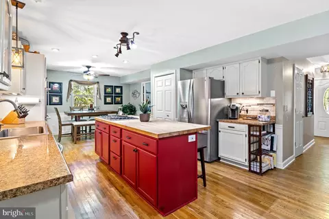 Kitchen - 3564 Edgemont St, Edgewater, MD 21037 photo 3 of 6