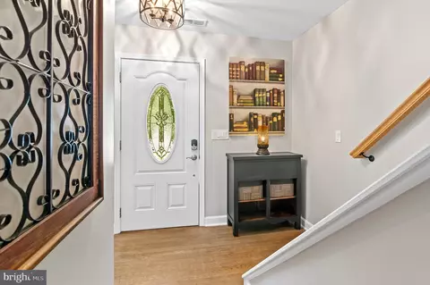 Entry Way - 3564 Edgemont St, Edgewater, MD 21037 photo 2 of 5