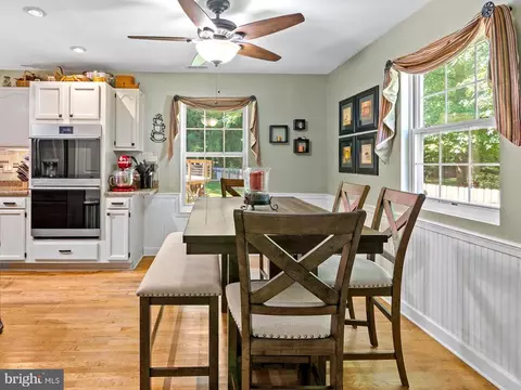 Dining - 3564 Edgemont St, Edgewater, MD 21037 photo 2 of 3