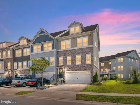 717 Rollins Ln, Glen Burnie, MD 21060