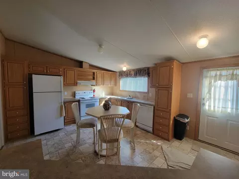 77 Chesapeake Mobile Ct, Hanover, MD 21076 photo 4