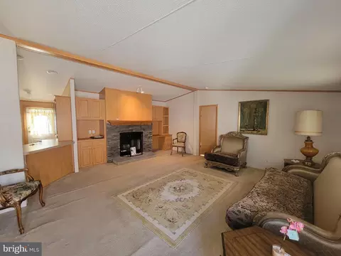 77 Chesapeake Mobile Ct, Hanover, MD 21076 photo 3