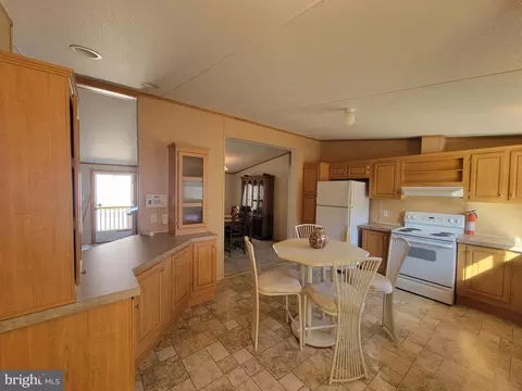 77 Chesapeake Mobile Ct, Hanover, MD 21076 photo 5