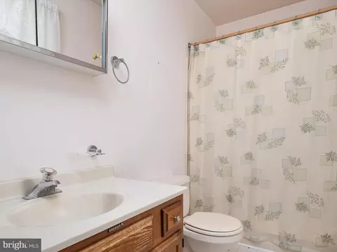 Bath - 7860 Centergate Ct, Pasadena, MD 21122 photo 2 of 2