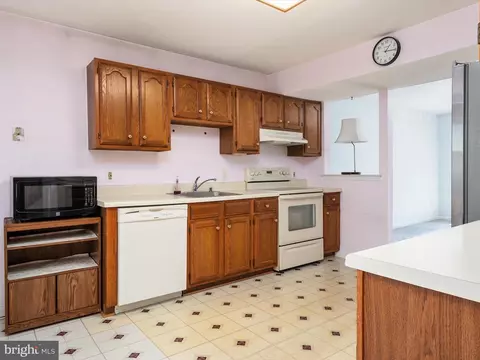 Kitchen - 7860 Centergate Ct, Pasadena, MD 21122 photo 1 of 3