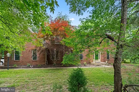 8360 Forest Glen Dr, Pasadena, MD 21122