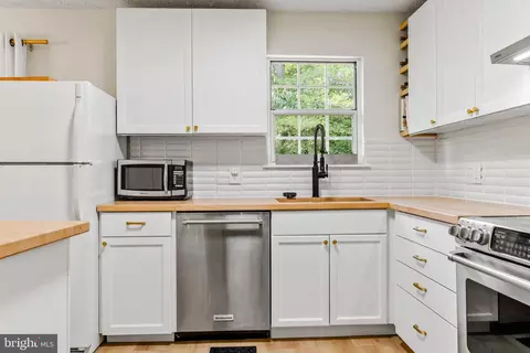 Kitchen - 3462 Marble Arch Dr, Pasadena, MD 21122 photo 1 of 8