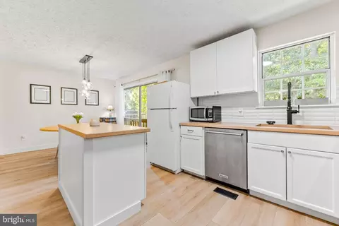 Kitchen - 3462 Marble Arch Dr, Pasadena, MD 21122 photo 4 of 8