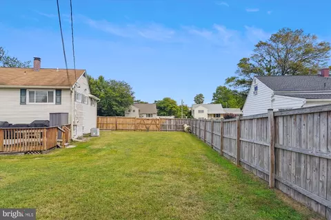Exterior - 123 Sandy Beach Dr, Pasadena, MD 21122 photo 5 of 7