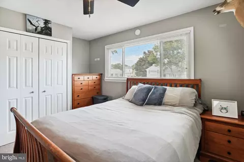 Bedroom - 123 Sandy Beach Dr, Pasadena, MD 21122 photo 2 of 4